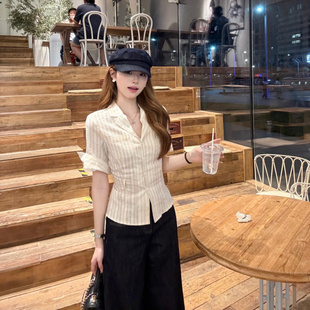2025年新高级感法式气质条纹短袖衬衫女装夏季收腰显瘦淡黄色上衣