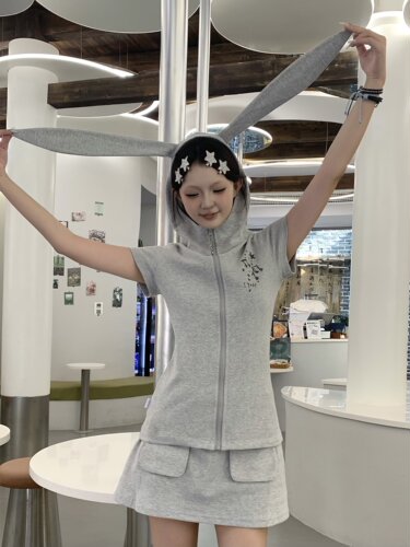 兔耳朵辣妹修身连帽短袖开衫卫衣