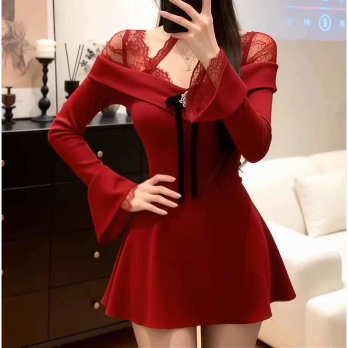 欲显瘦纯配饰秋季连衣裙蕾丝挂脖辣妹女新款有氛围收腰红色感