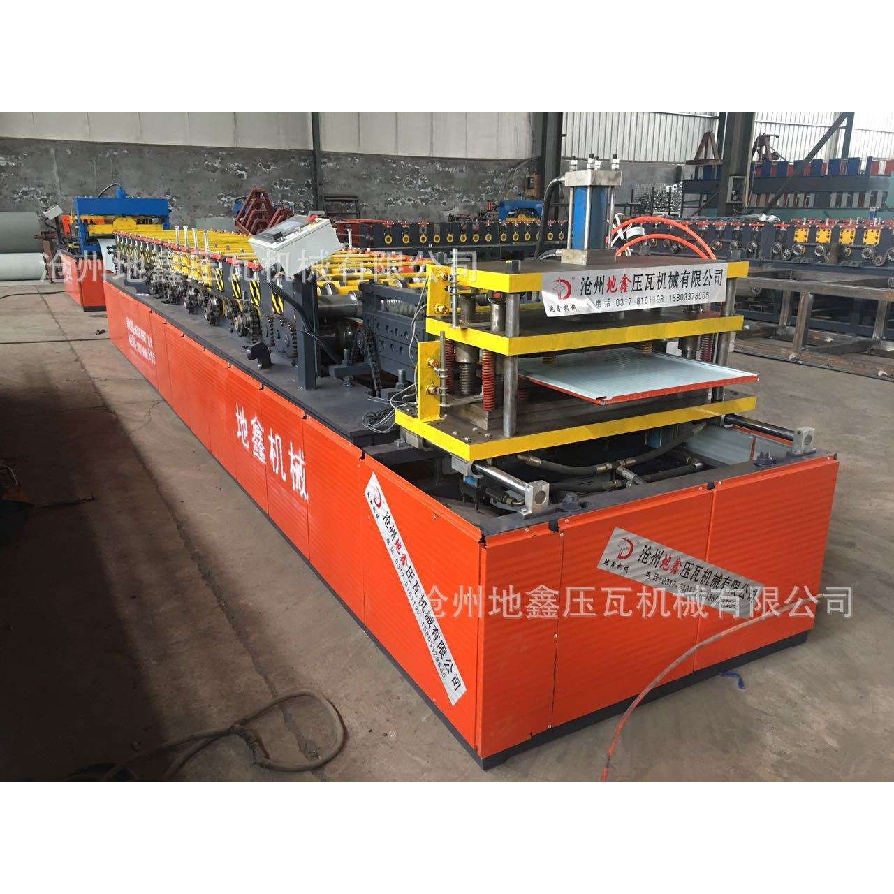 500大方扣板设备 门头广告牌装修 彩钢大方板压瓦机