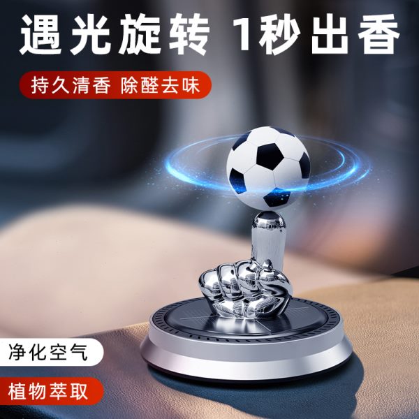 香薰夏季男士中控台摆件足球新款车内太阳能香氛汽车用品大全旋转