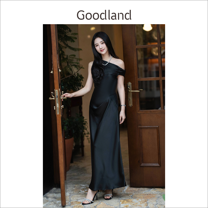Goodland美地【博主同款】黑色缎面感斜肩无袖连衣裙女夏礼服长裙