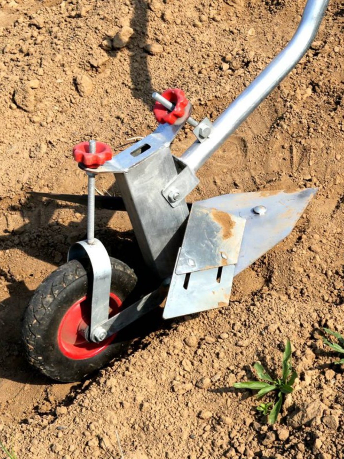 起垄开沟神器培土松土翻地机器犁地小型耕地机单人手动人工手拉犁