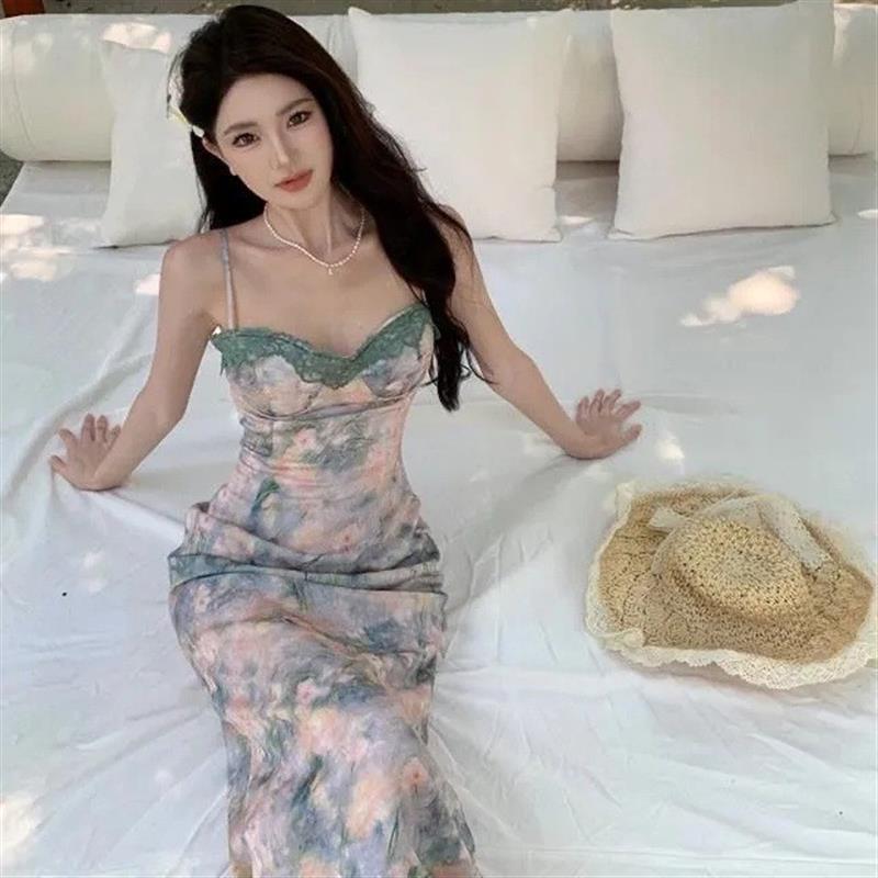 法式温柔蕾丝碎花吊带裙吊带夏季新款连衣裙气质显瘦收腰长裙