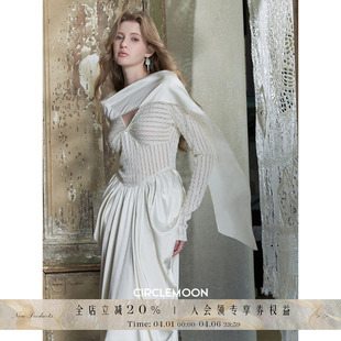 早春法式 纯色收腰V领缎面白色连衣裙收腰 云上舞白 Circlemoon