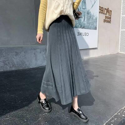 Knitted half length skirt for women in autumn and winter, pl