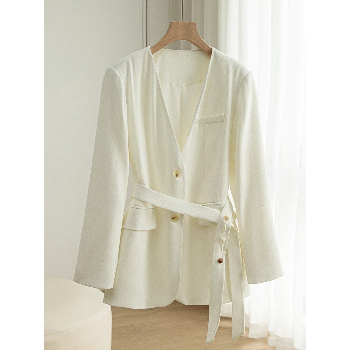 恩迪系带亚麻西装外套2025年秋季新款通勤简约V领白色西服女,女装/女士精品,常规大码外套,淘宝优惠券,粉丝福利购,淘宝优惠卷