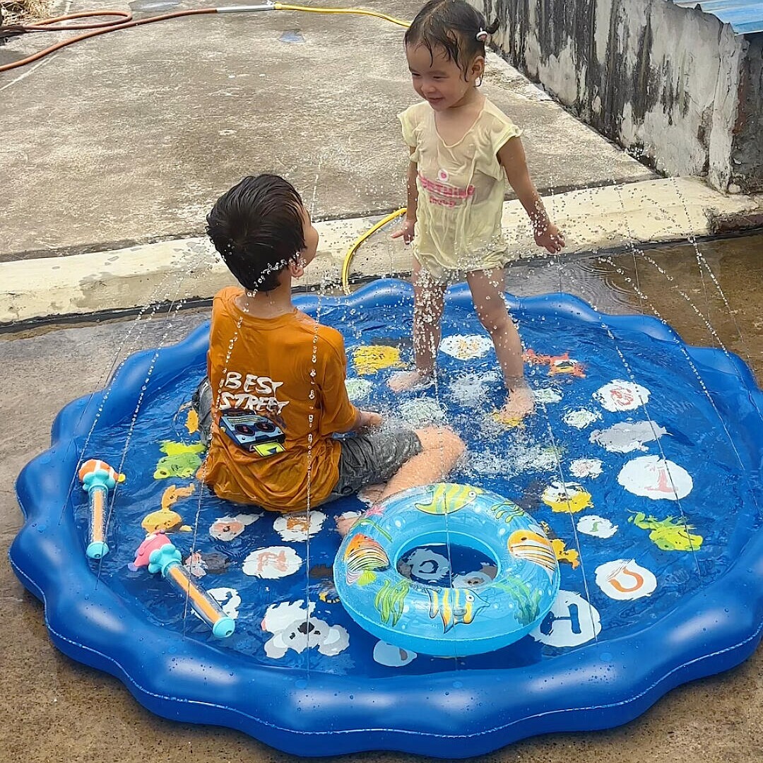 夏季儿童玩水池喷水垫充
