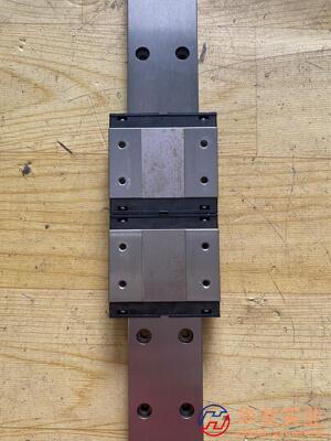 THK RSR15WVM 导轨长度523mm