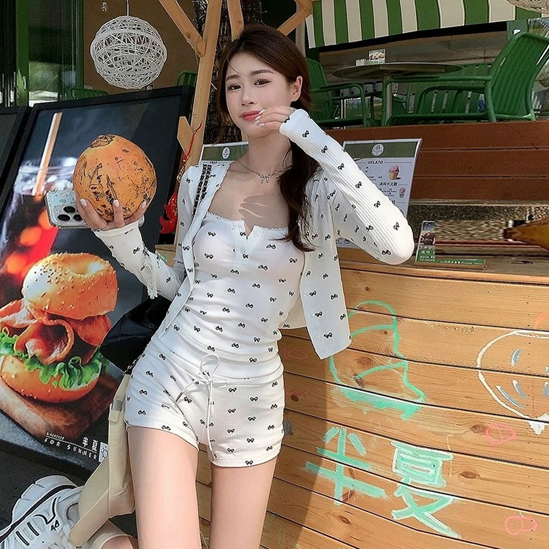 泳衣女款2025年新款爆款分体三件套长袖保守遮肚显瘦高级感泡温泉