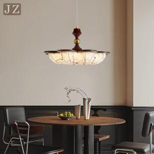 法式餐厅吊灯高端大气2025新款宋式美学家用房间卧室灯实木布艺灯