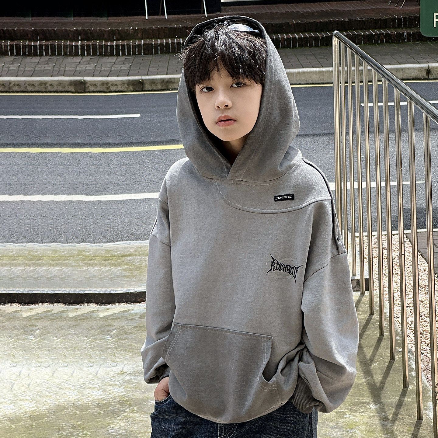 左西风云儿童装男童春秋款卫衣2026新款痞帅男孩帅气春装春季中大