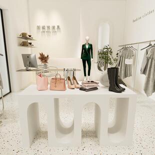 服装店曲线异型高低台陈列架鲜花店橱窗装饰异形中岛柜流水台S形