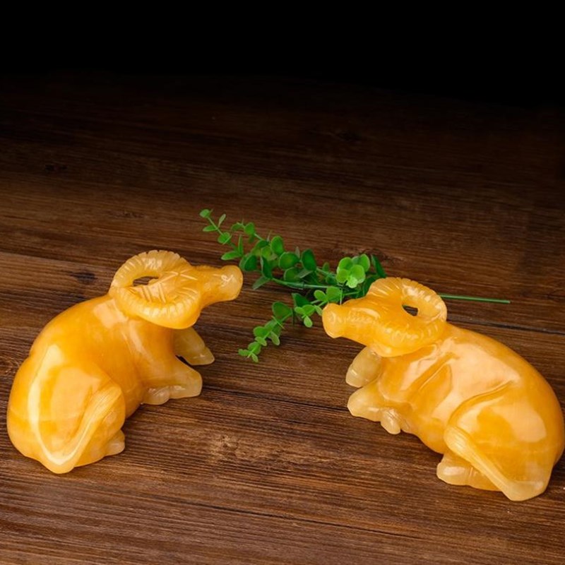 玉石牛摆件生f肖牛家居客厅玄关博古架办公室装饰黄玉卧牛手工雕