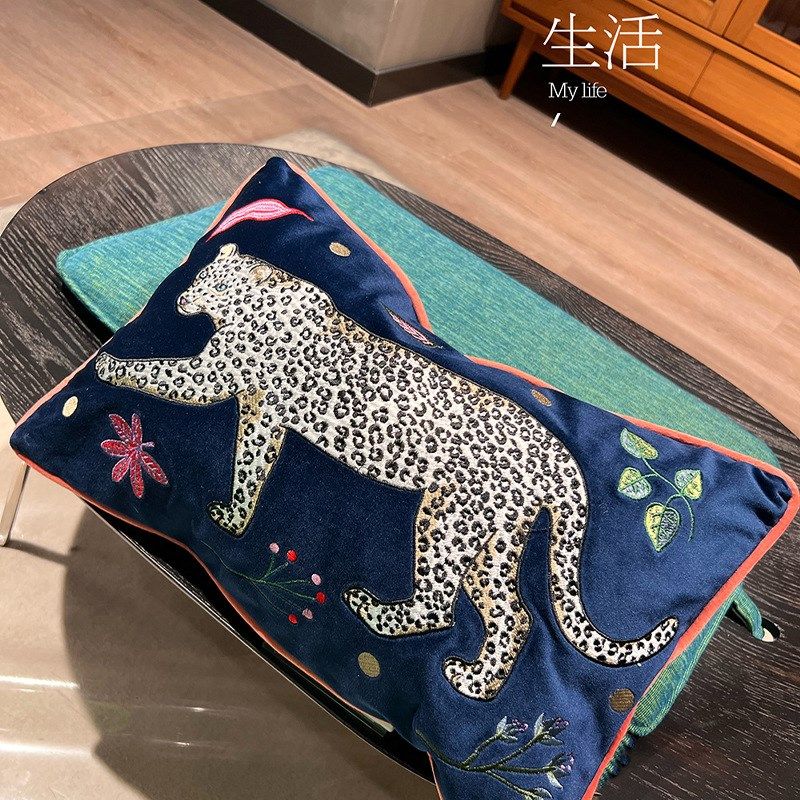 复古金钱豹小抱枕睡觉夹腿长条靠枕床头靠垫沙发客V厅老钱风长抱