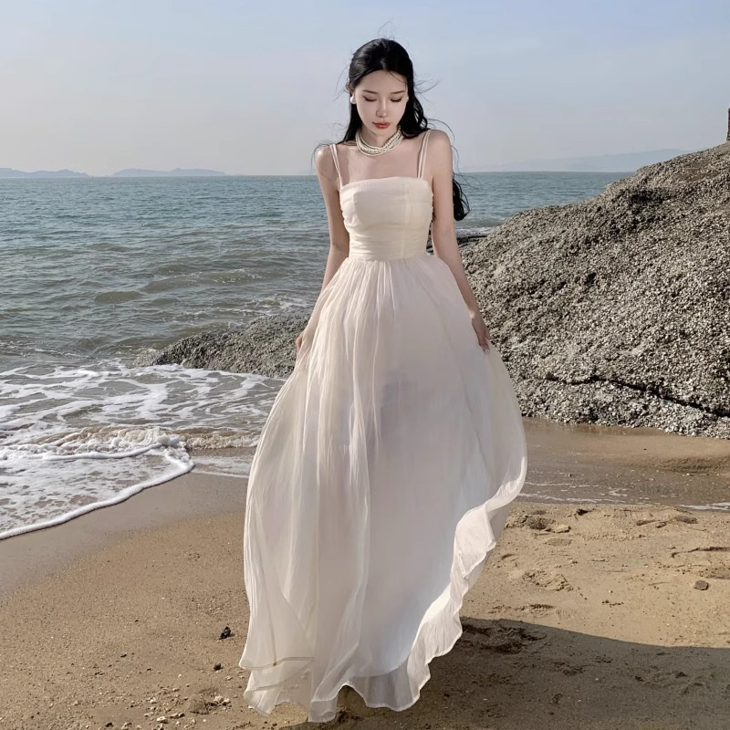 绝美海边度假白色吊带连衣裙女夏季温柔风法式超仙收腰气质长