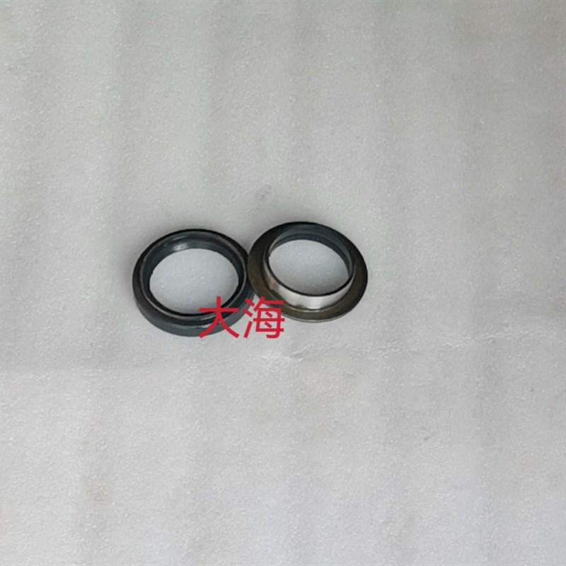 热销东方红拖拉机配件ME30s4 354 404 504立轴油封前驱半轴边减油