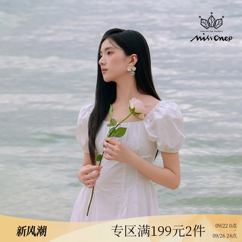 misssonep法式方领泡泡袖连衣裙
