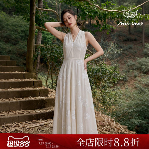 Missonep蝉【夏梦绮】夏季温柔风V领挂脖白连衣裙提花肌理氛围感