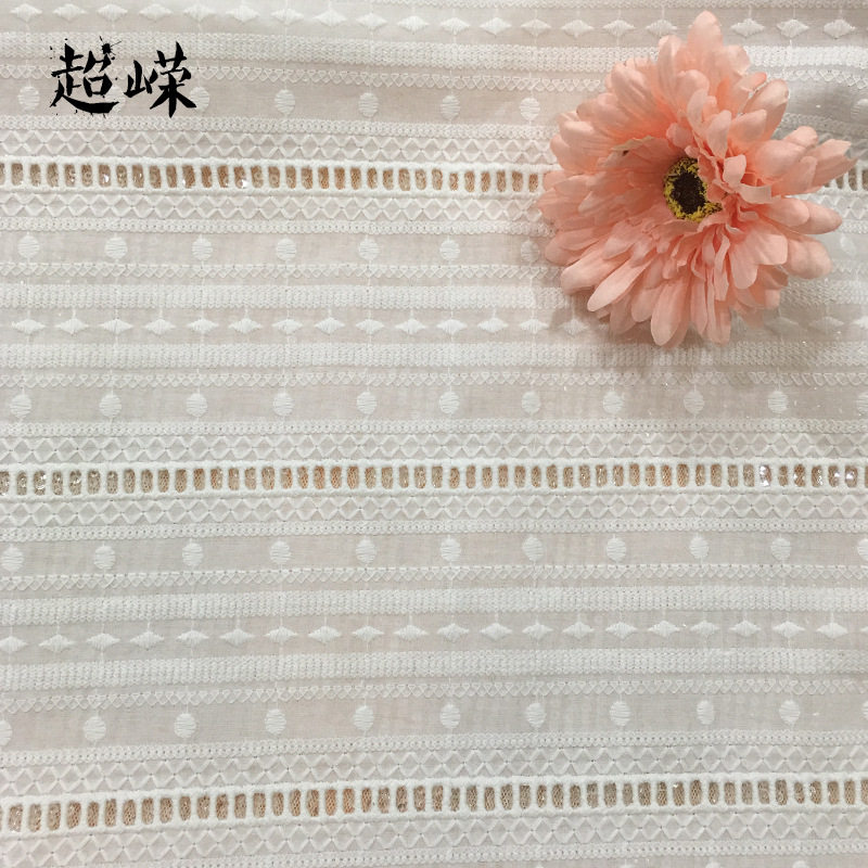 现货白色女士夏装衬衫小圆点楼梯孔蕾丝面料少儿夏天小圆点刺绣布
