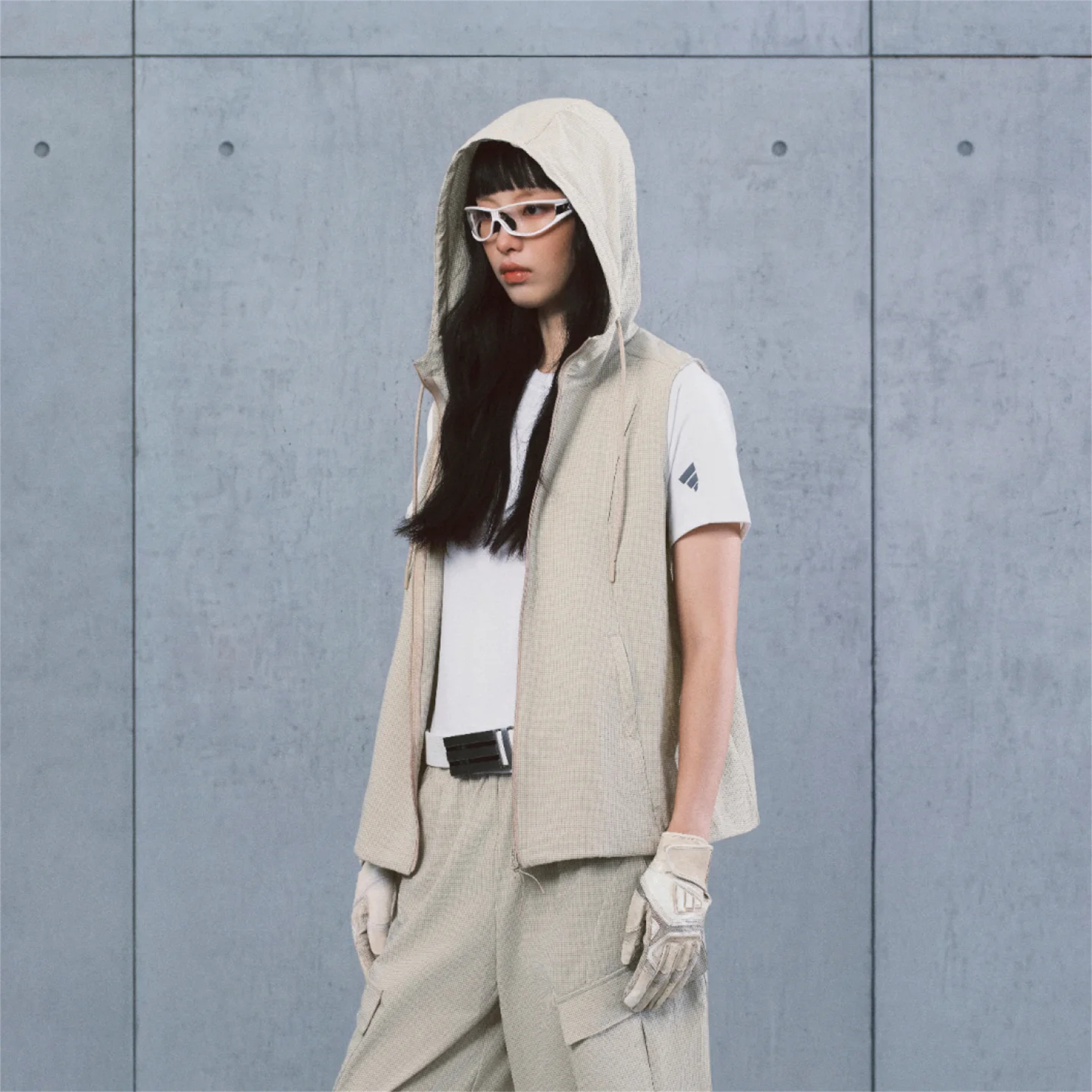 滔搏adidas阿迪达斯女子时尚百搭运动梭织连帽无袖马甲背心KY7835
