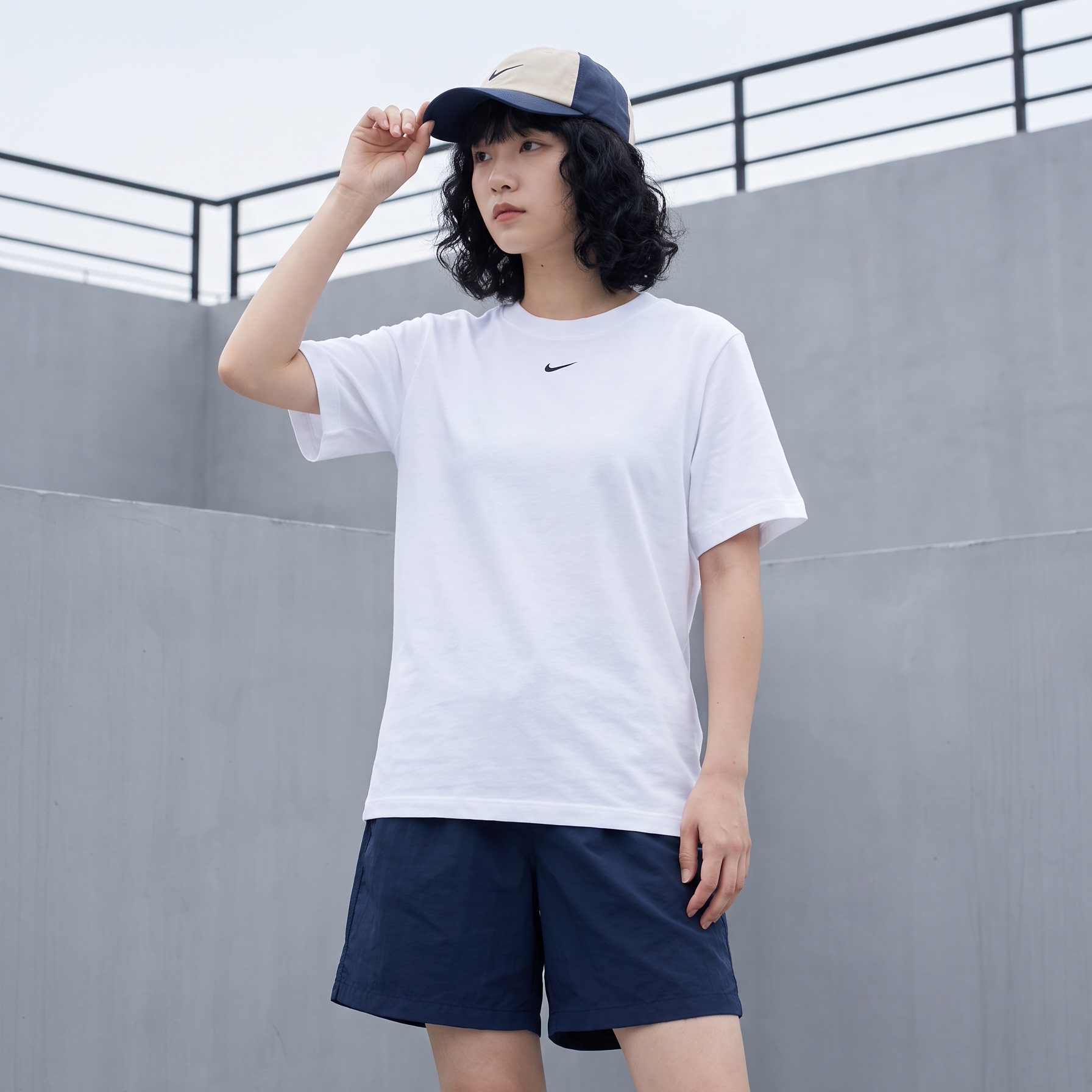 滔搏NIKE耐克女子WTEELBR运动休闲短袖T恤FD4150-100