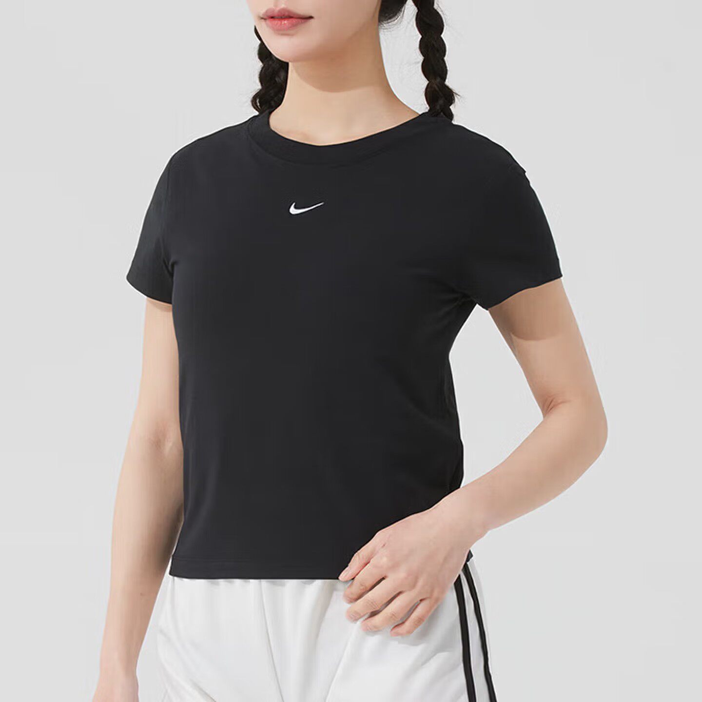 滔搏NIKE耐克女子刺绣logo高腰修身运动休闲短袖T恤FV5509-010