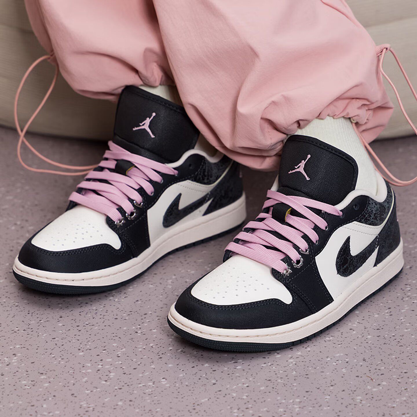滔搏NIKE耐克女子AIR JORDAN 1 LOW SE运动训练篮球鞋II0595-001