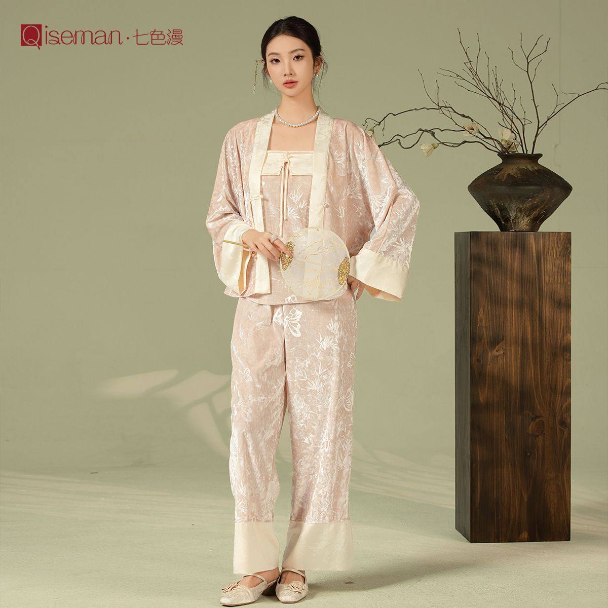 金钻绒压花新中式国风睡衣三件套带胸垫性感女士家居服秋冬高级感,女士内衣/男士内衣/家居服,睡衣/家居服套装,淘宝优惠券,粉丝福利购,淘宝优惠卷