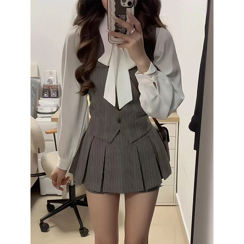 衬衫+条纹马甲+百褶短裙三件套女