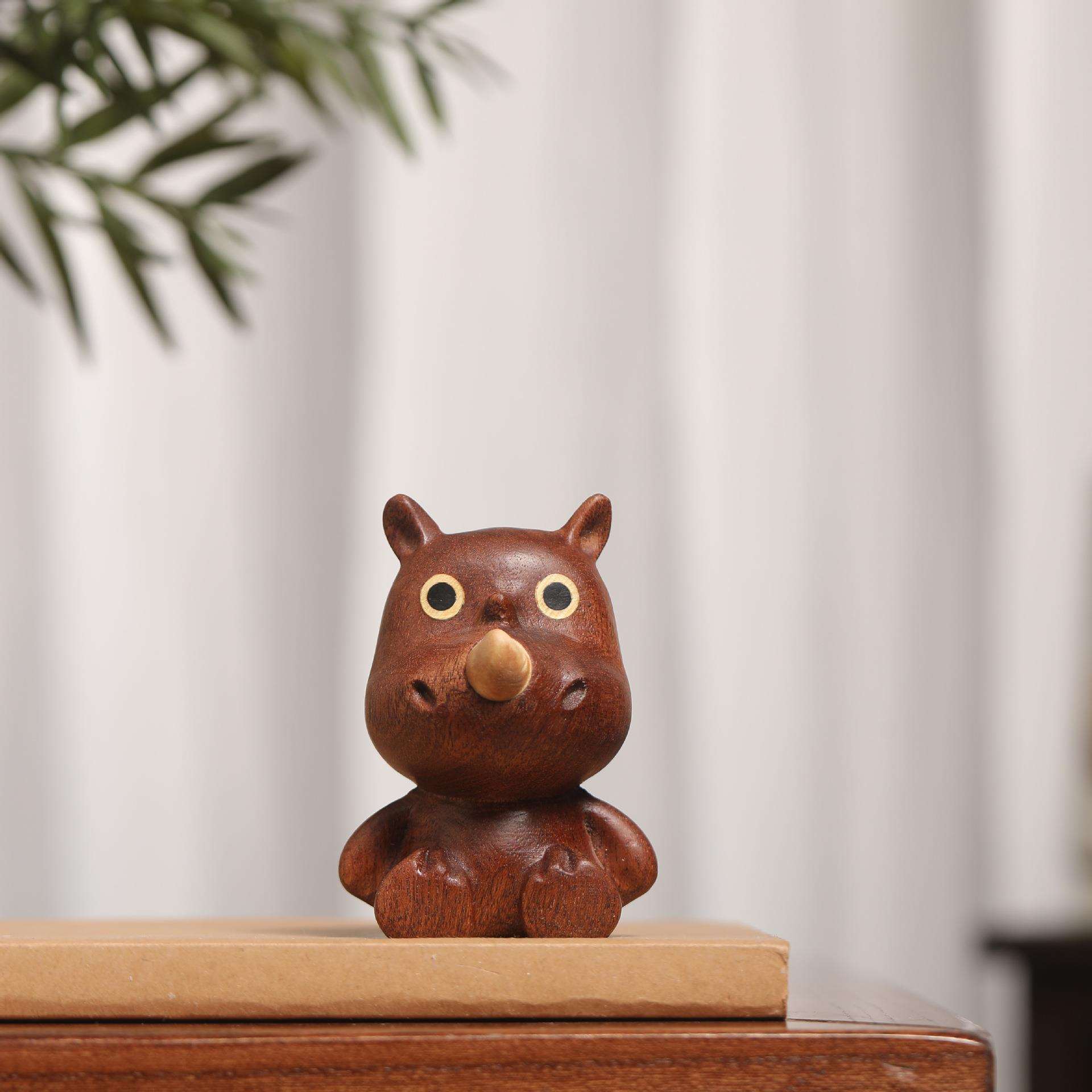 工厂直销乌檀木小犀牛摆件实木雕刻拼接创意动物家居摆饰犀牛摆件