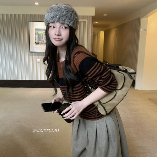 MZI STUDIO-风度与温度韩系秋版条纹圆领宽松软糯套头毛衣A80325#