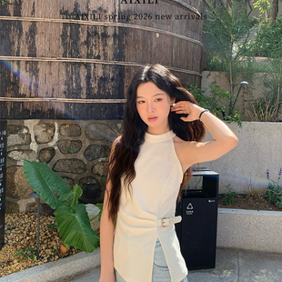 AIXILI爱西里 15998 2026春挂脖气质氛围感侧腰扣袢收腰显瘦小衫