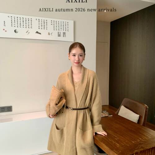 AIXILI爱西里-翻领大口袋针织开衫毛衣外套毛衣）A2599