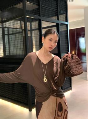 AIXILI爱西里-高级感v领扭结设计亲肤质感防晒长袖上衣小衫A2283