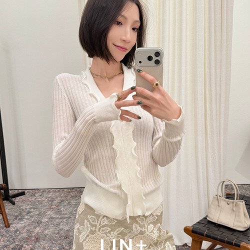 LIN+  -蚕丝木耳边V领坑条显瘦气质弹力针织衫2627L195