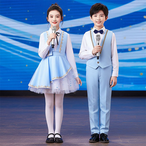 儿童合唱演出服中小学生