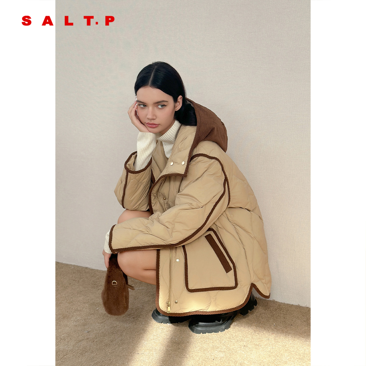 SALT.P可颜2024年冬季新款雅丹风撞色鸭绒面包服立领连帽羽绒服女