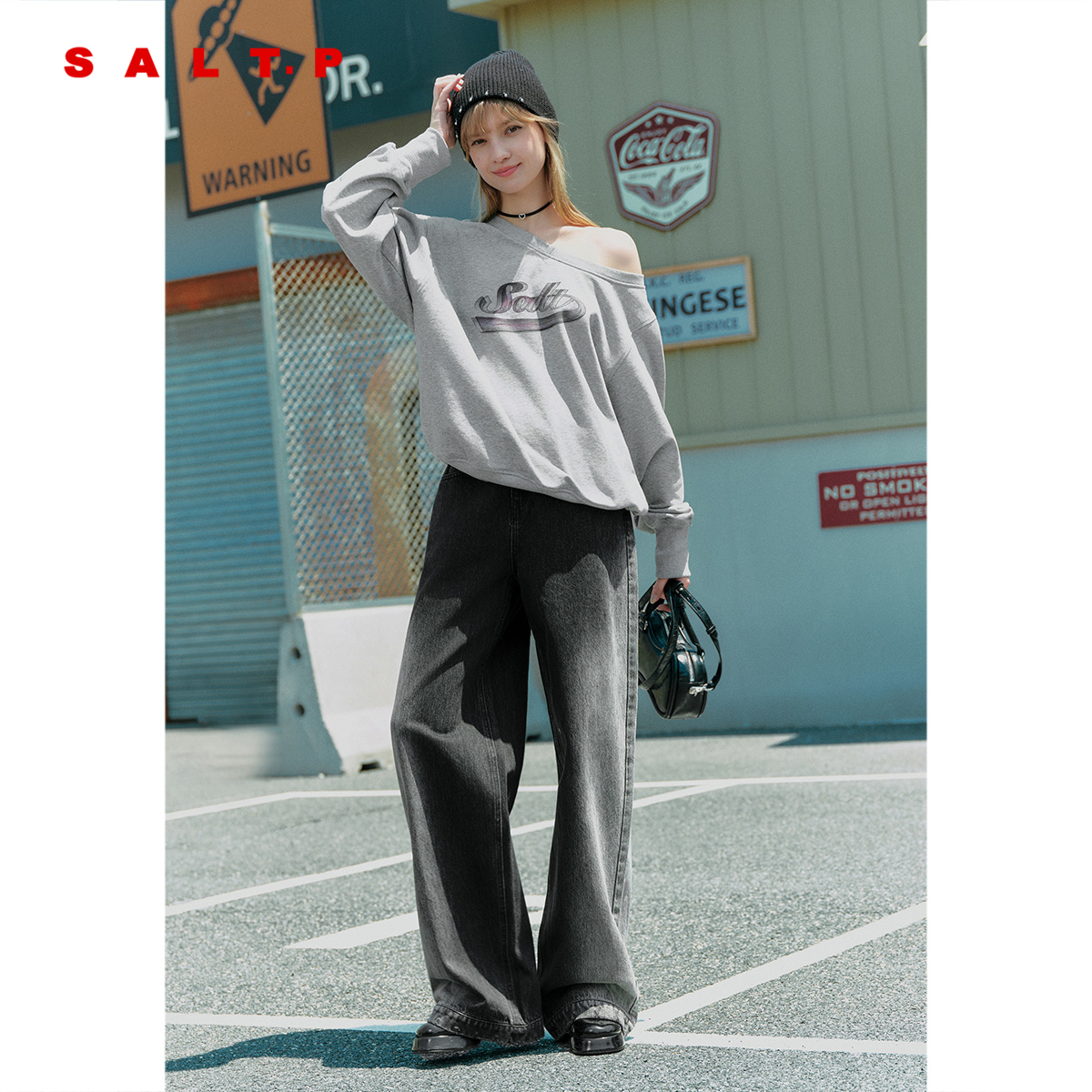 SALT.P可颜2025秋新款斜领单肩卫衣女露肩套头上衣宽松AC35360080