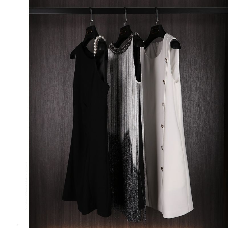 样板间衣帽间衣服样板房软装服饰妆台黑白轻奢小香风装饰摆件