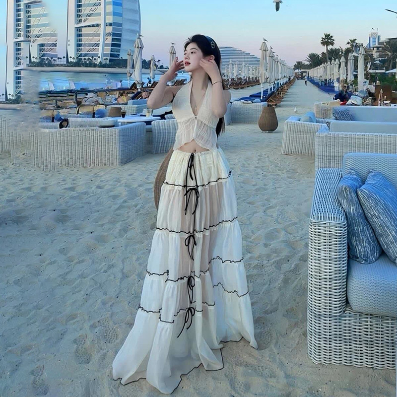 海边度假风穿搭套装纯欲v领