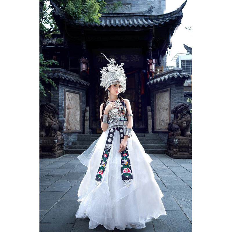 新款显瘦苗族服装女套装民族风头饰项圈舞台演出旅拍摄影服饰