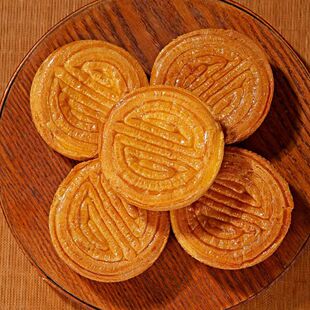 速发铁力发蛋烧月月饼无陷蛋糕皮月饼老式传统糕点