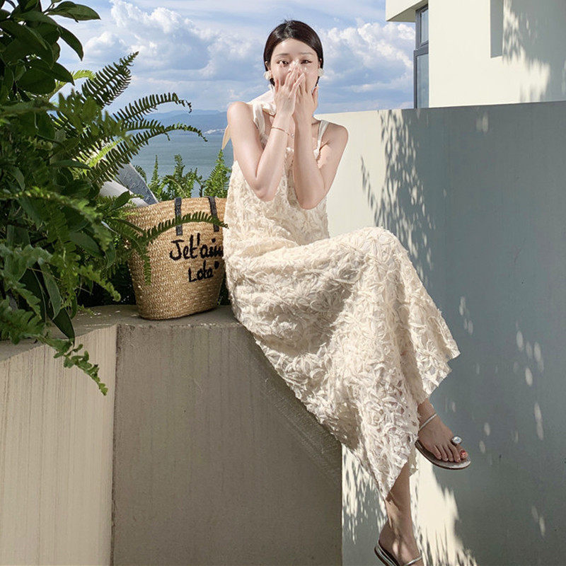 新品温柔风海边度假仙女裙子超仙森系连衣裙网红海滩裙蕾丝吊带沙