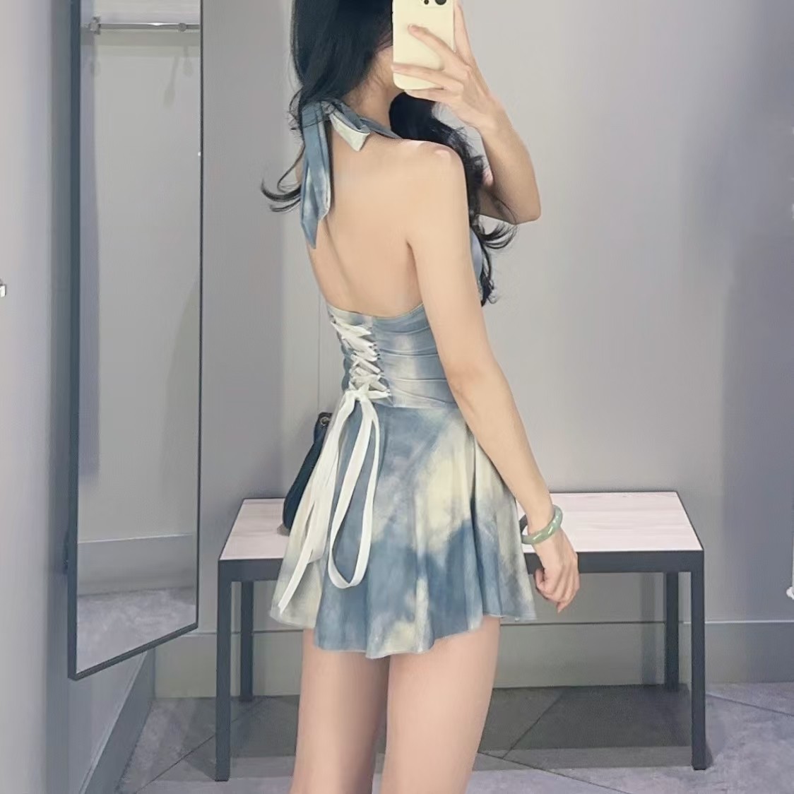泳衣女2025新款扎染蓝色挂脖裙式连体时尚高级感微胖女孩遮肉显瘦
