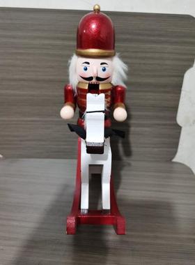 新款胡桃夹子骑兵摇摆木偶木制手工艺品胡桃骑马士兵桌面摆饰批发