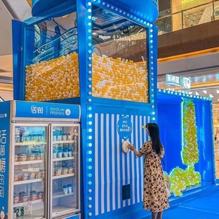 大型扭蛋机商场活动摆件七夕节日互动装置抽奖玩具网红巨型扭蛋机