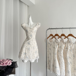 七颗虾滑热恋碎花连衣裙女新款 收腰约会拼接蕾丝花边方领短裙