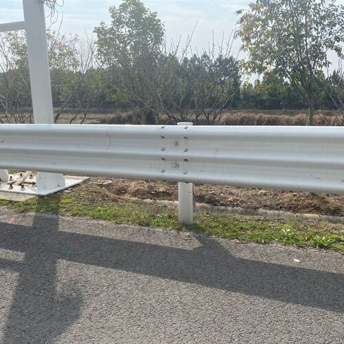 速公路波形护栏板乡村道路防撞隔离热镀锌梁板立柱护栏厂家直销