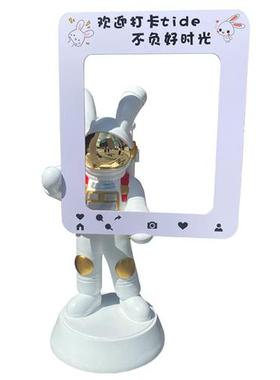 玻璃钢卡通太空兔子雕塑户外商场发光美陈景观网红打卡装饰大摆件